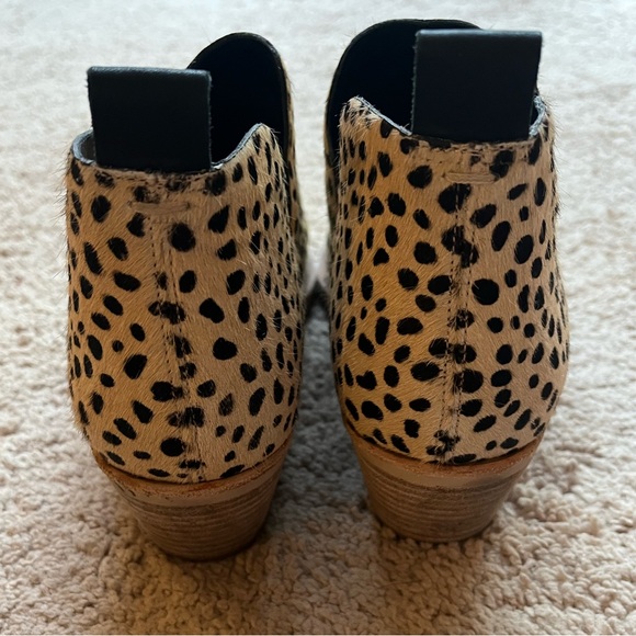 Dolce Vita Slip-On Sonni Pointed Toe Bootie - Picture 4 of 5